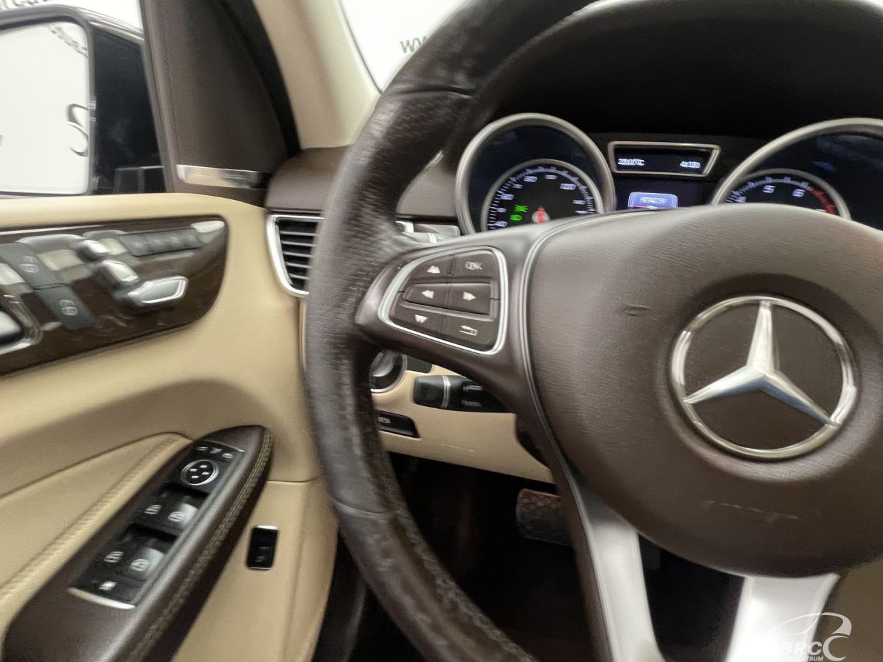 Mercedes-Benz GLE350 | 36