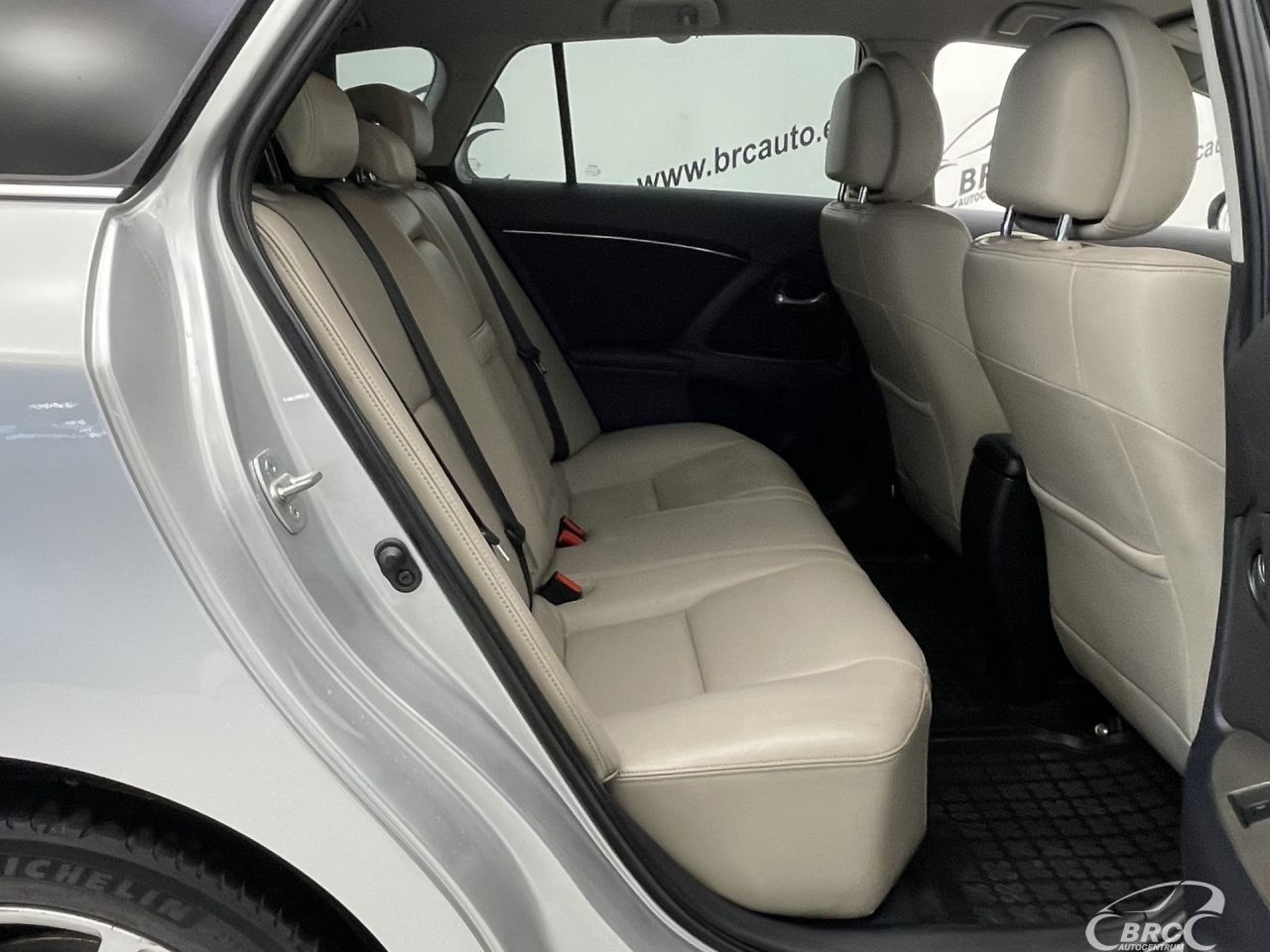 Toyota Avensis | 8