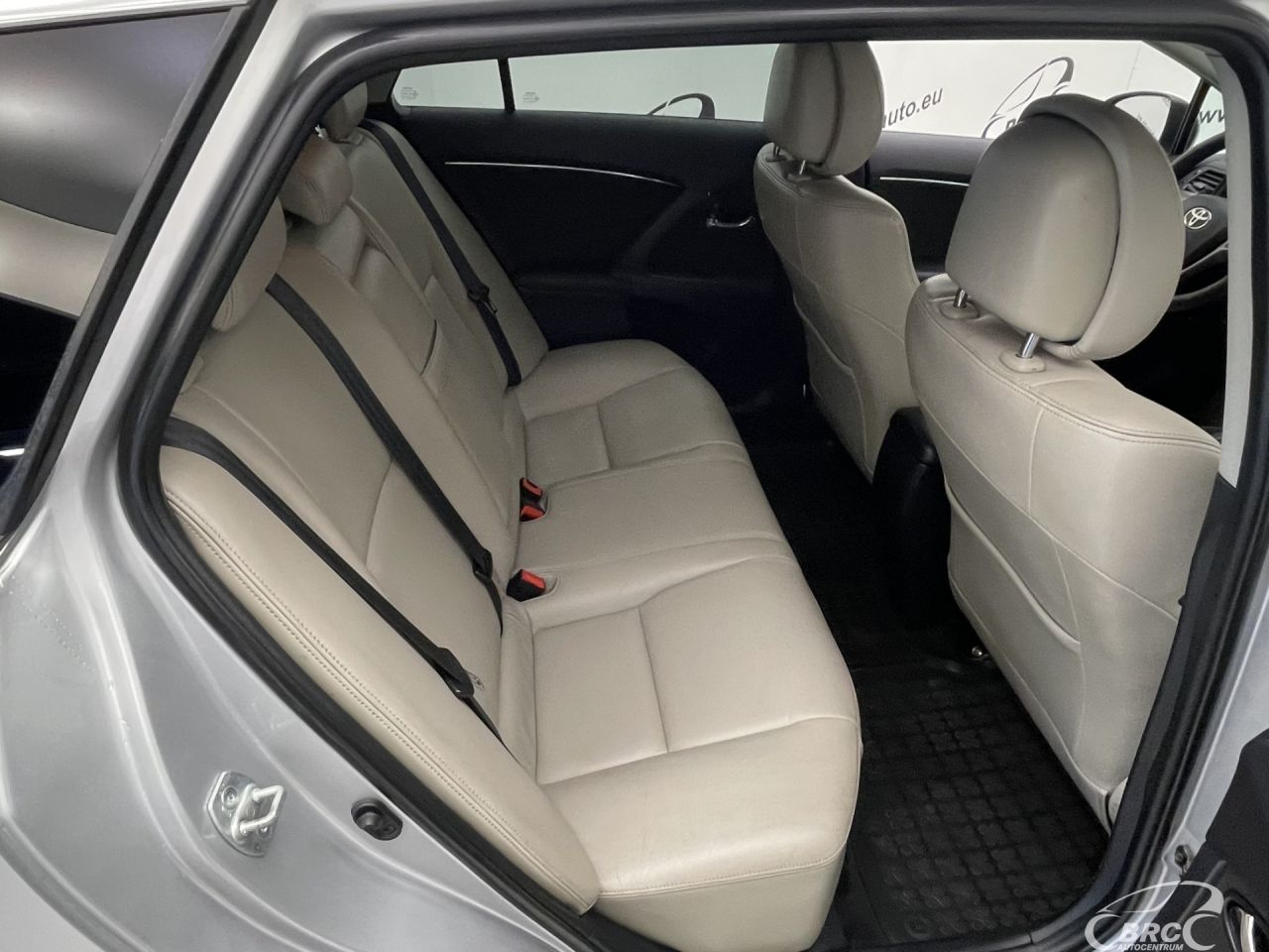 Toyota Avensis | 9