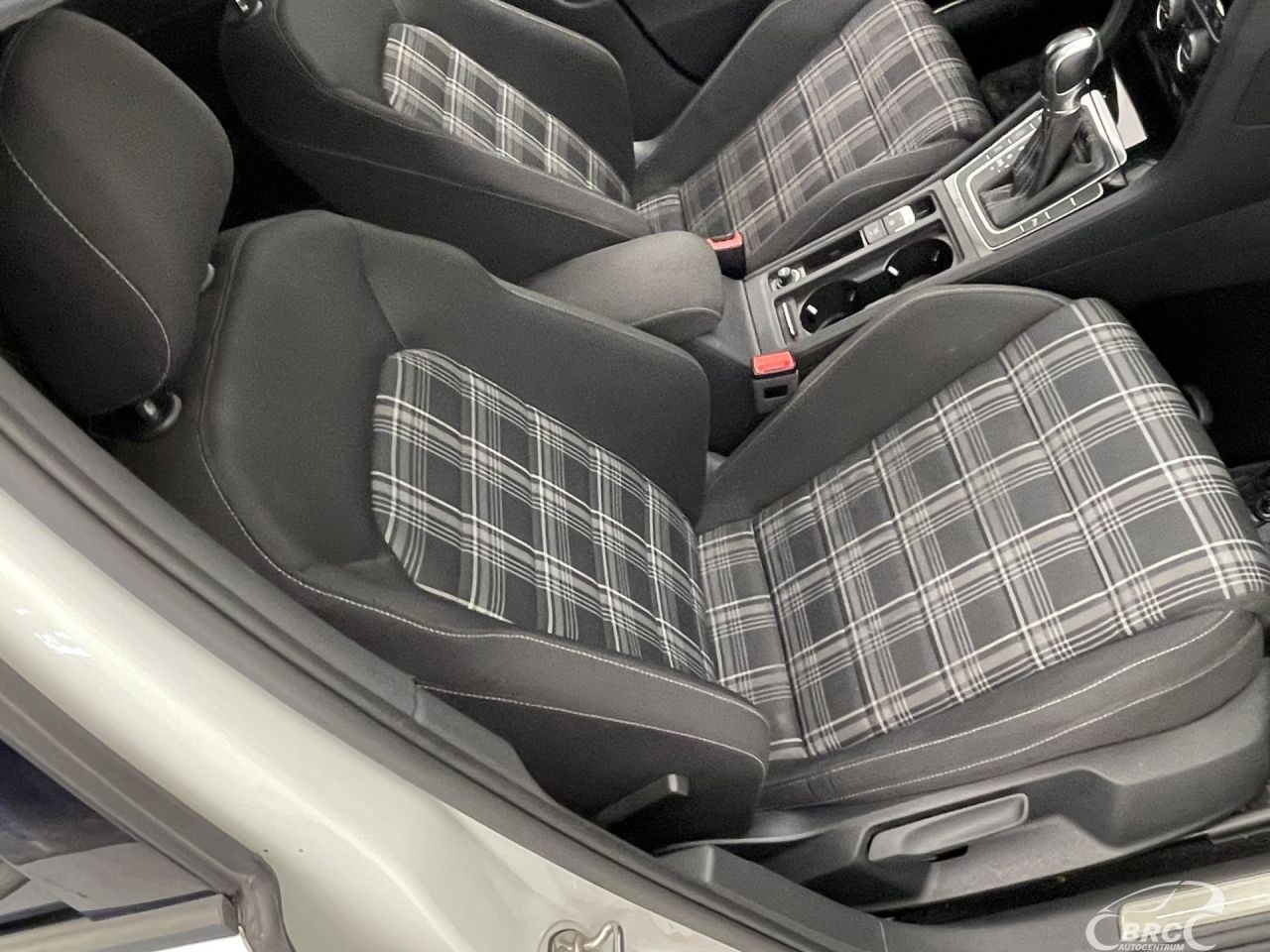 Volkswagen Golf | 4