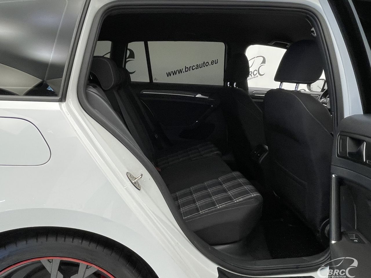 Volkswagen Golf | 9