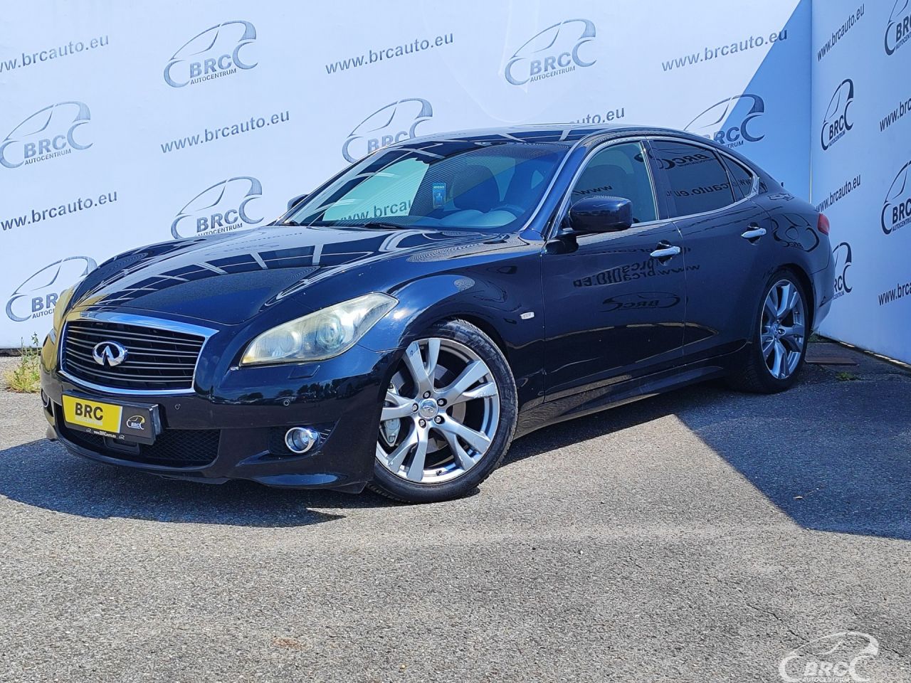 Infiniti M30
