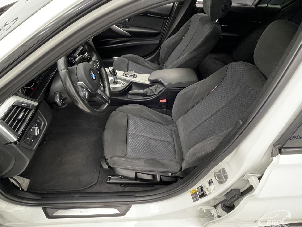 BMW 330 | 19