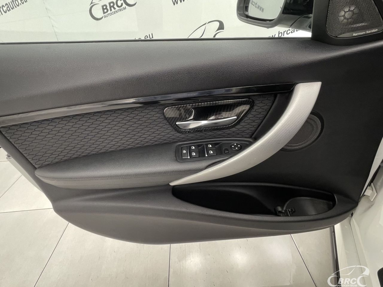 BMW 330 | 18