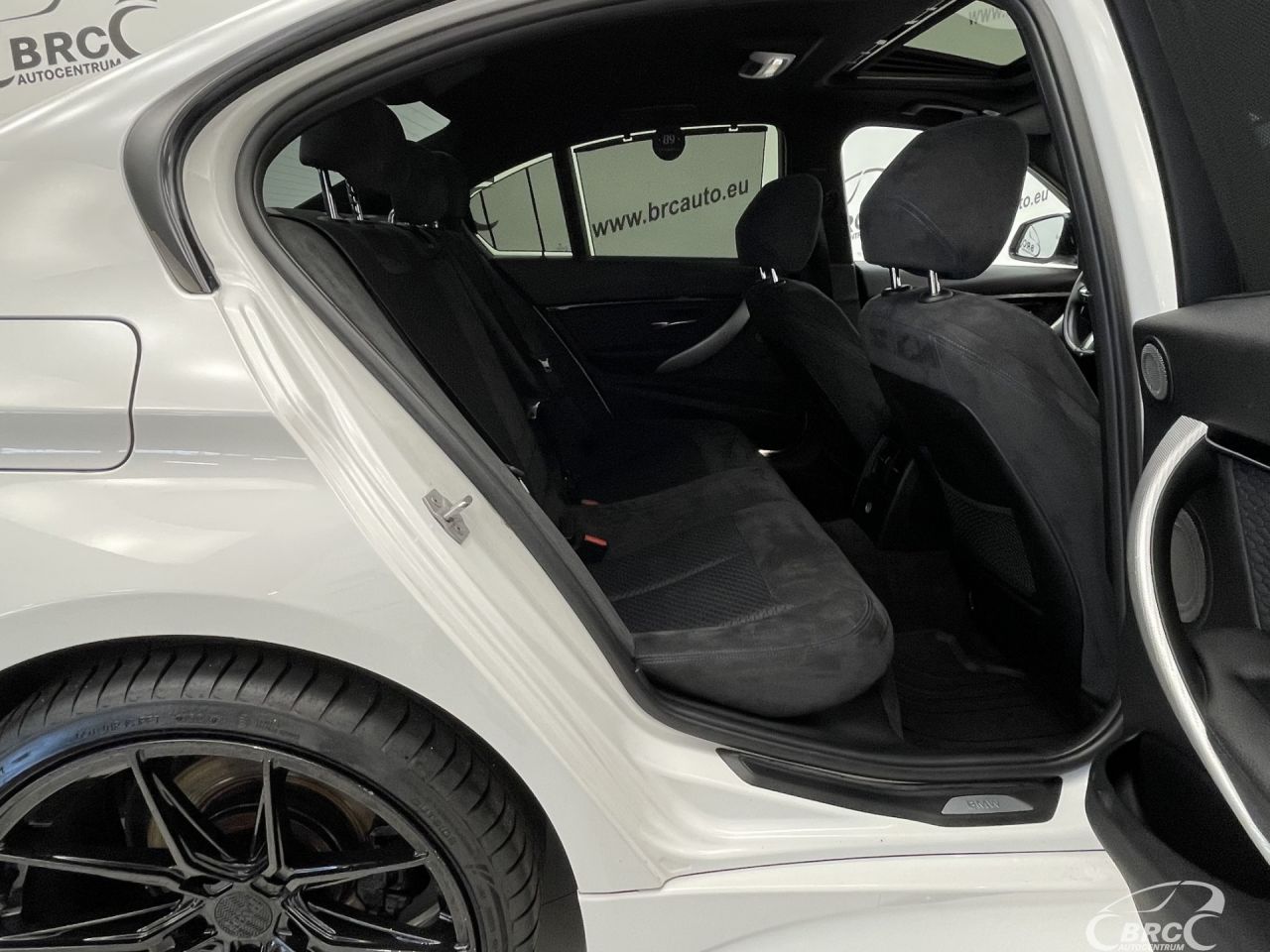 BMW 330 | 9