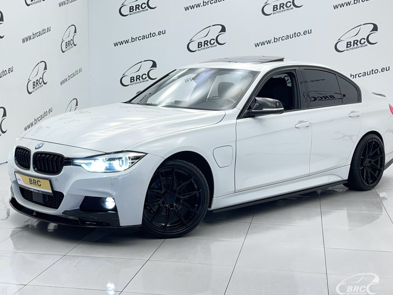 BMW 330, 2.0 l., Седан