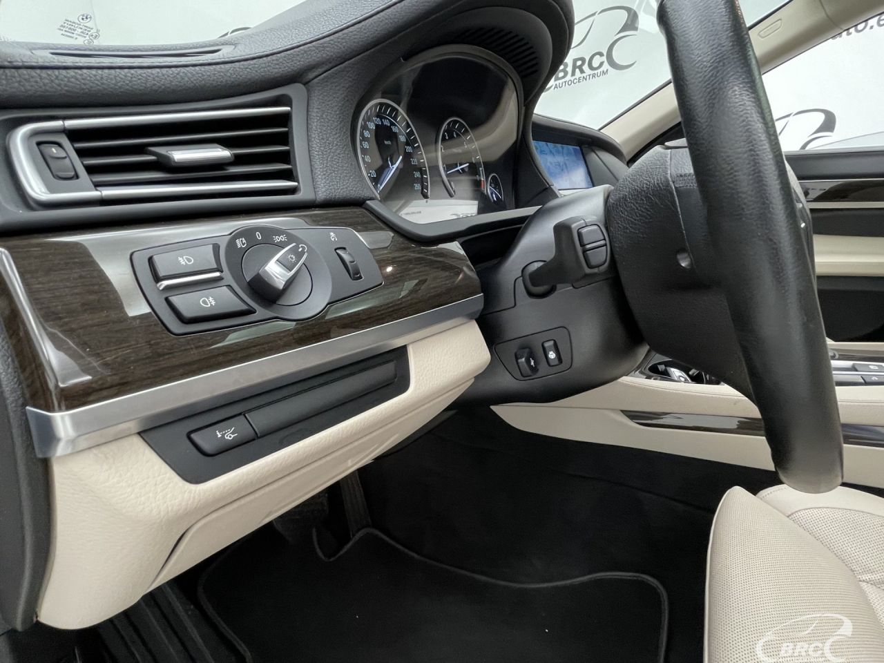 BMW 750 | 25