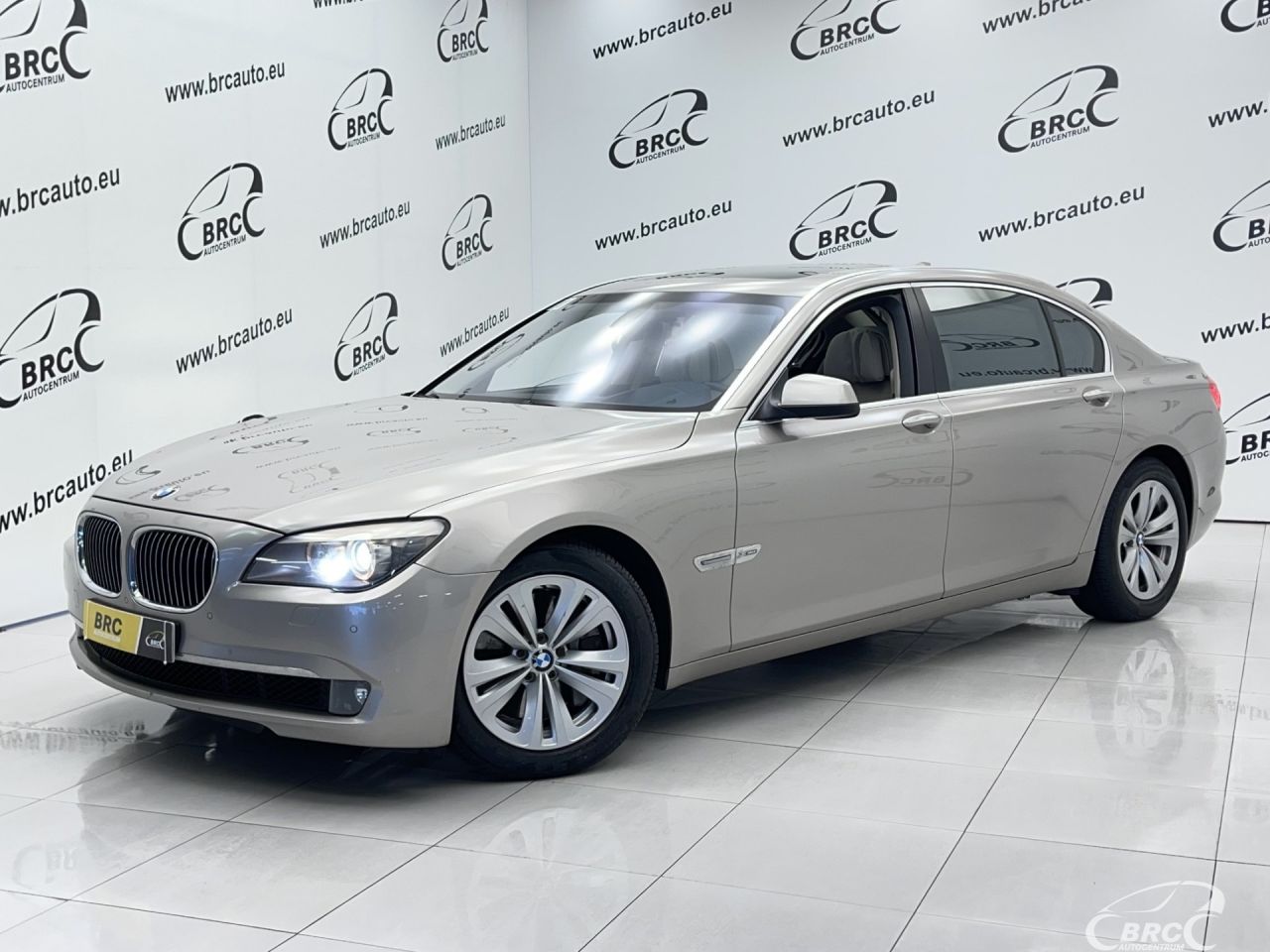 BMW 750, 4.4 l., sedanas