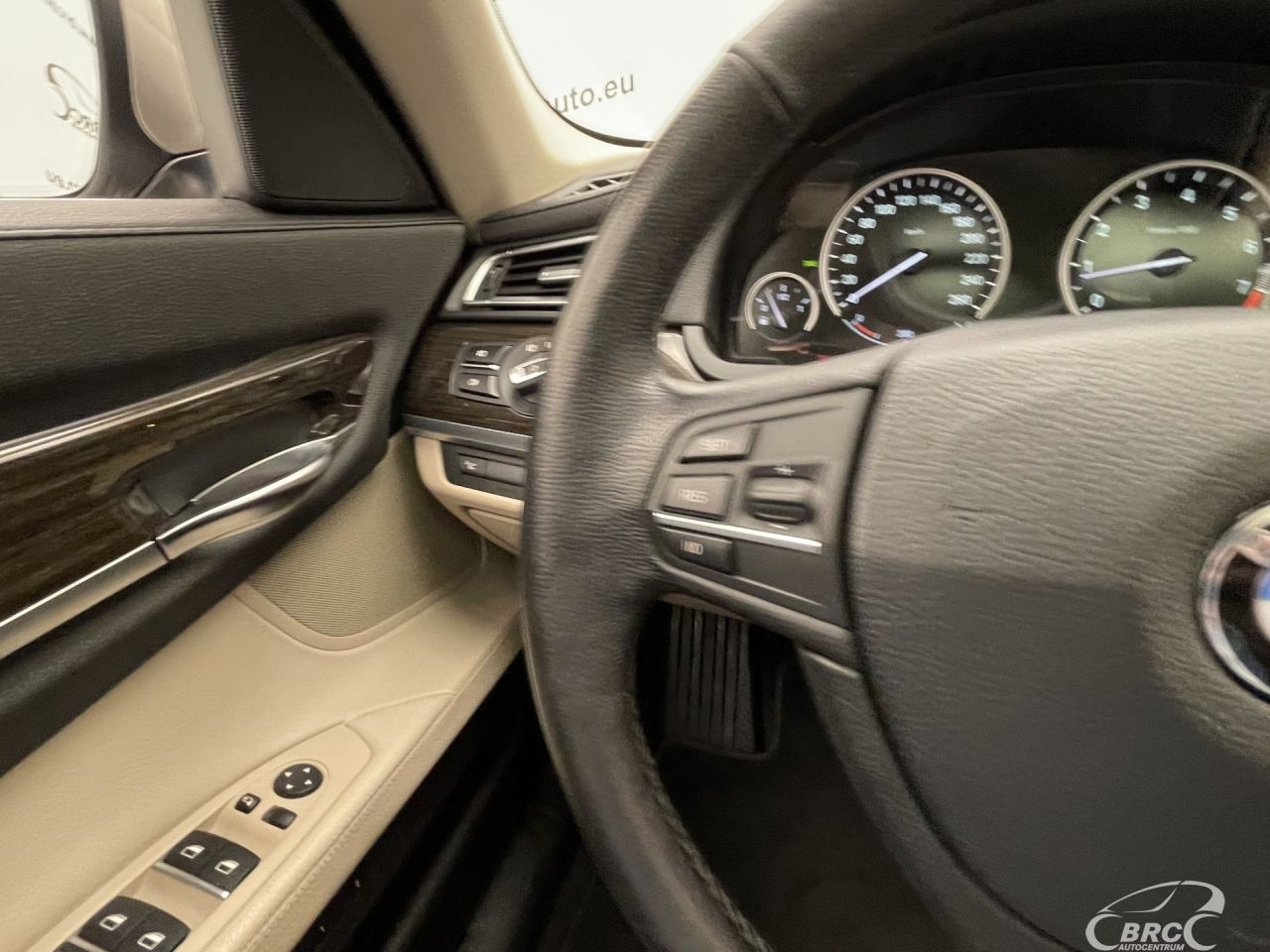 BMW 750 | 32