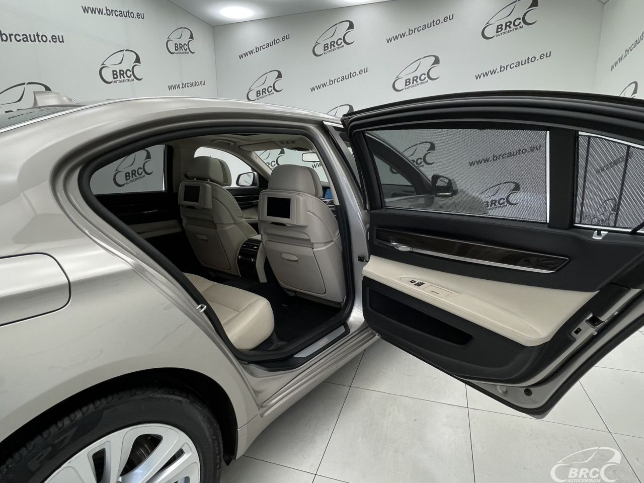 BMW 750 | 13