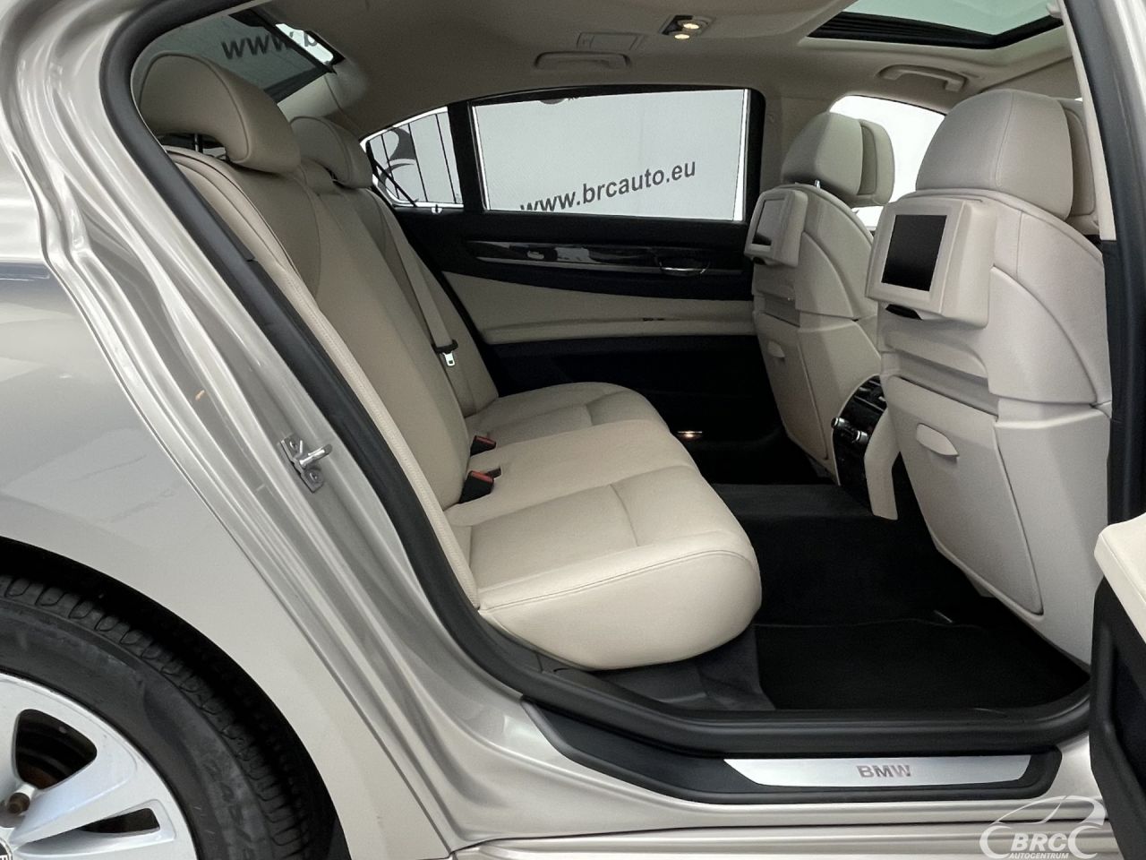 BMW 750 | 10