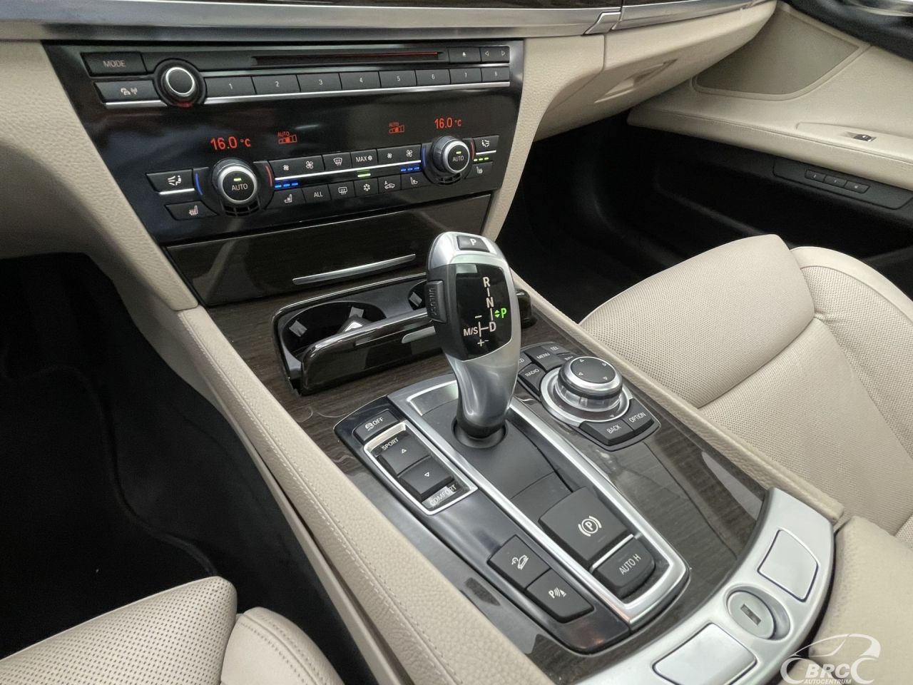 BMW 750 | 28
