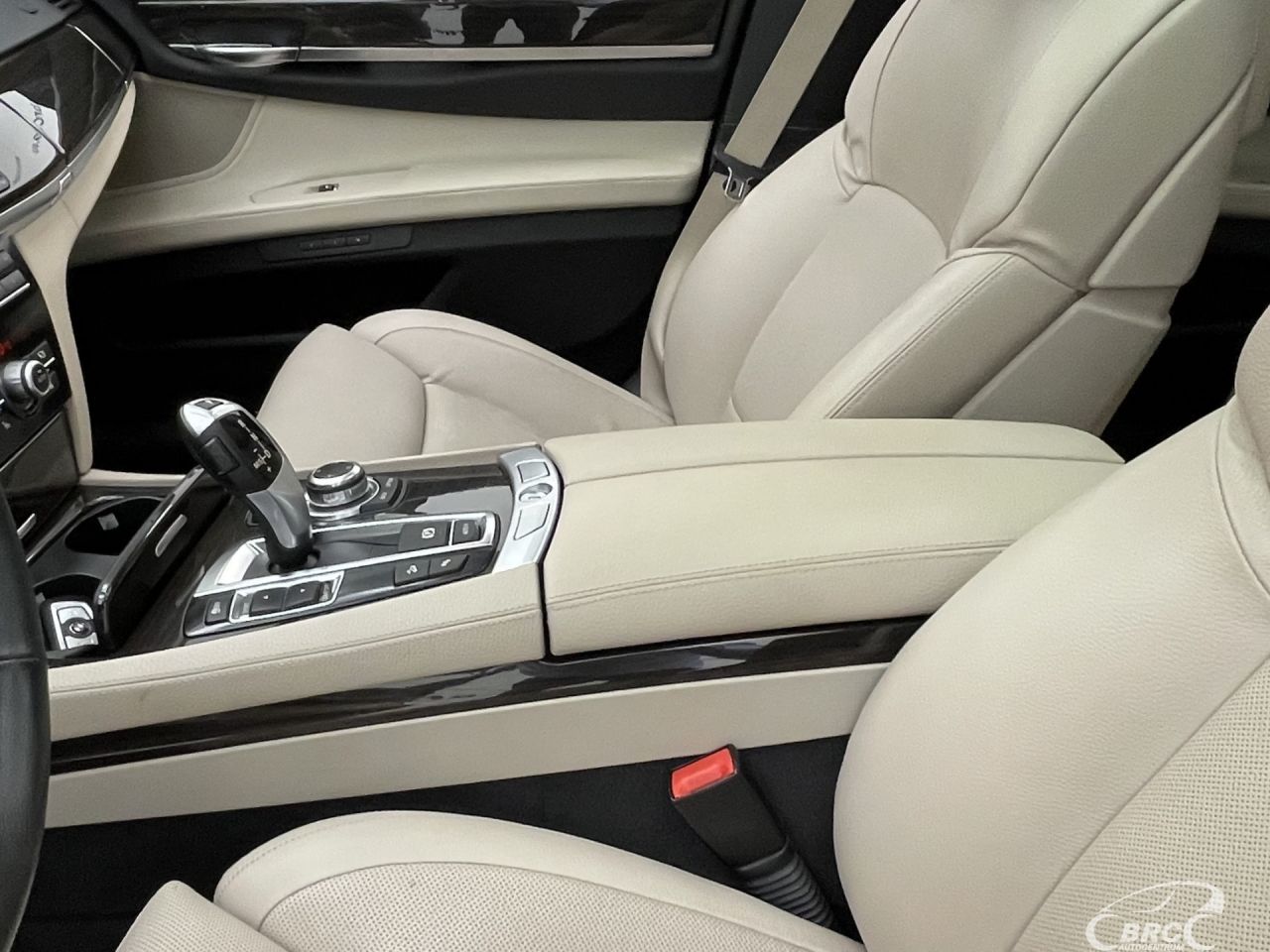 BMW 750 | 26