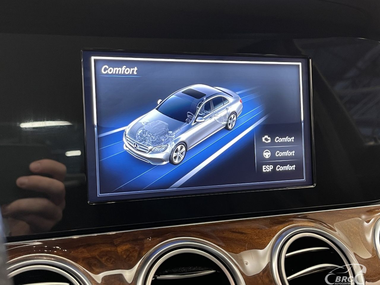 Mercedes-Benz E220 | 36