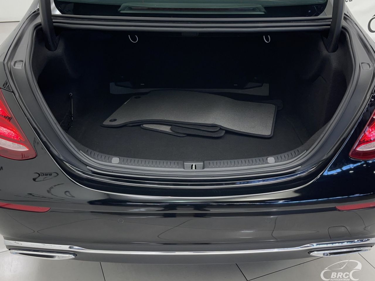 Mercedes-Benz E220 | 43