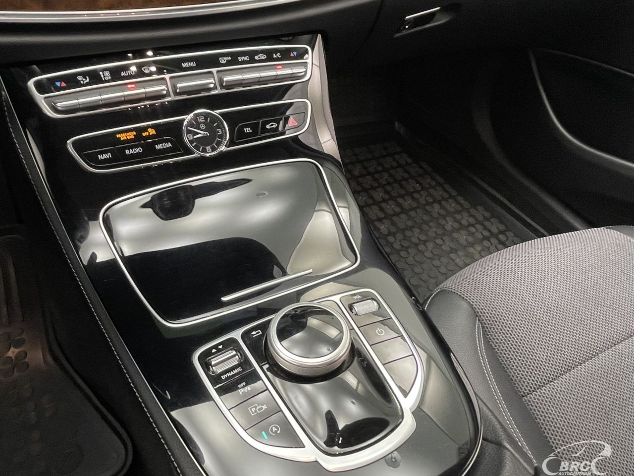 Mercedes-Benz E220 | 24