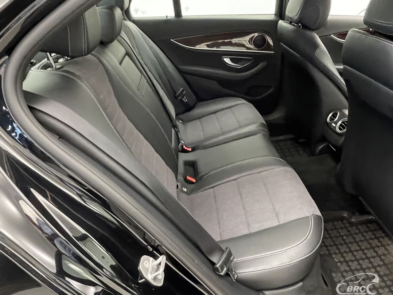 Mercedes-Benz E220 | 10