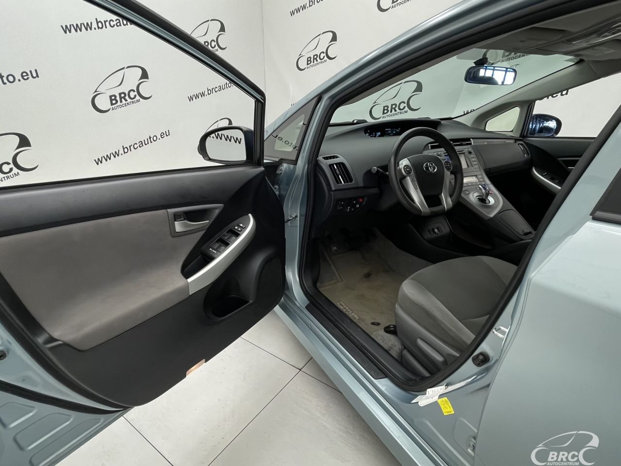Toyota Prius | 17