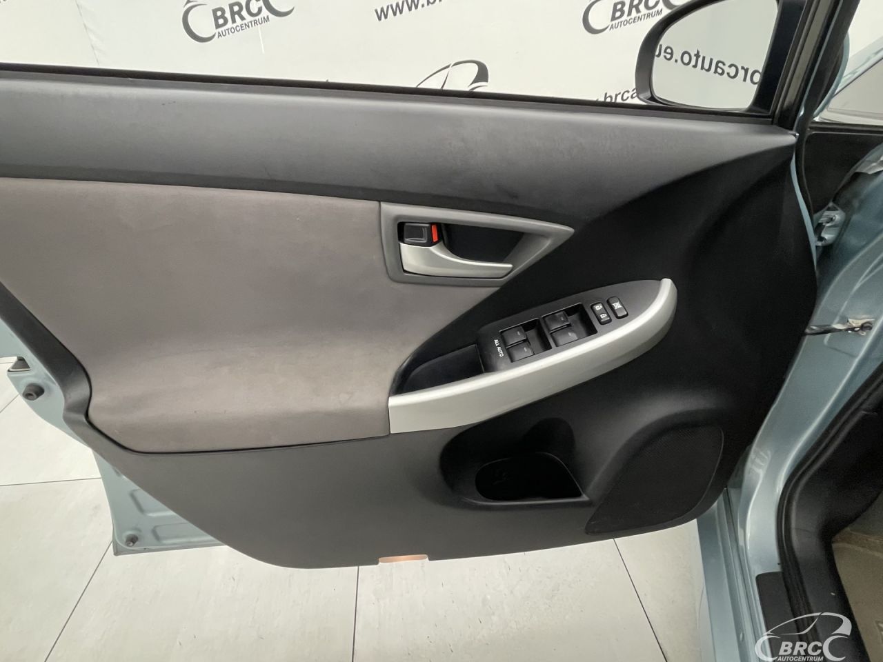 Toyota Prius | 18