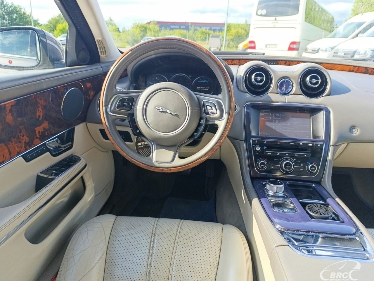 Jaguar XJ | 15