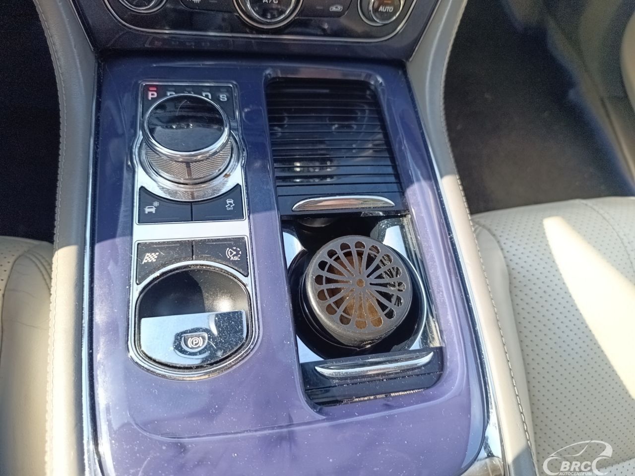 Jaguar XJ | 23