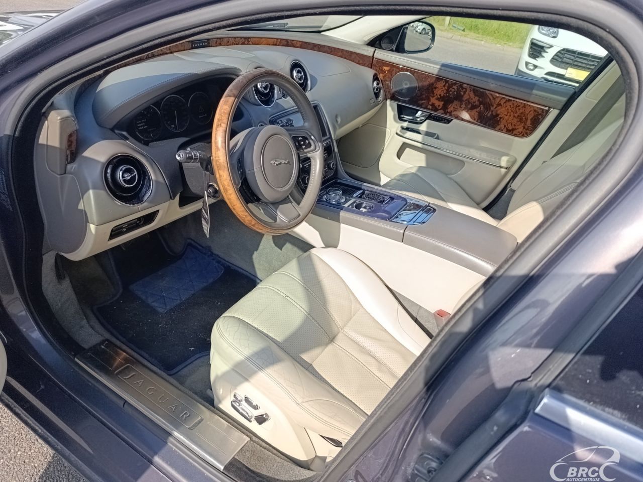 Jaguar XJ | 17