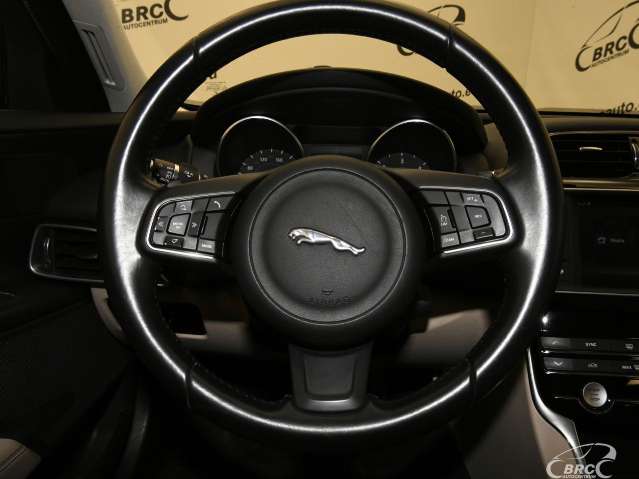 Jaguar XE | 26