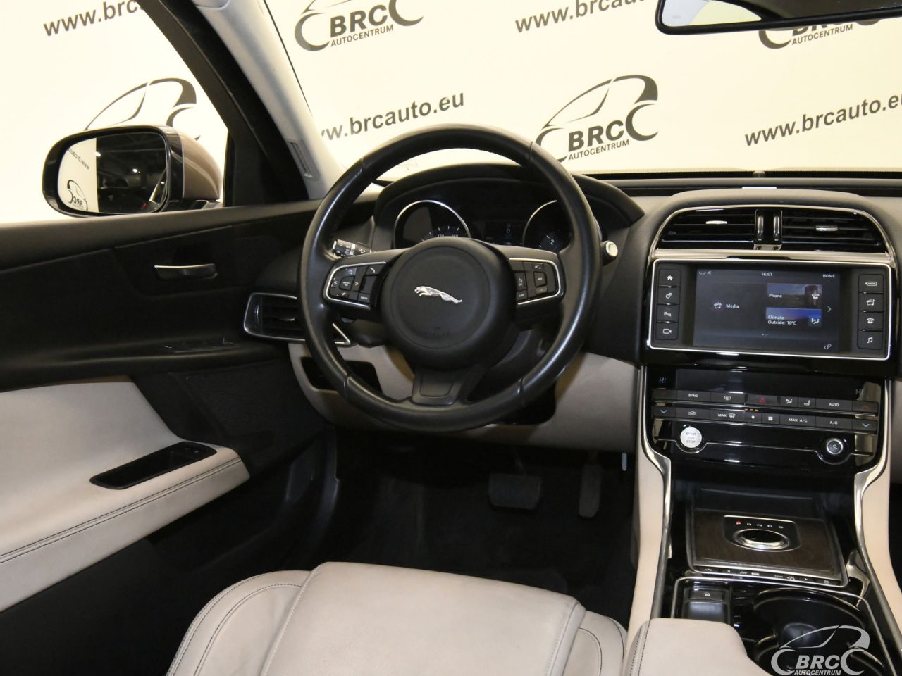Jaguar XE | 12