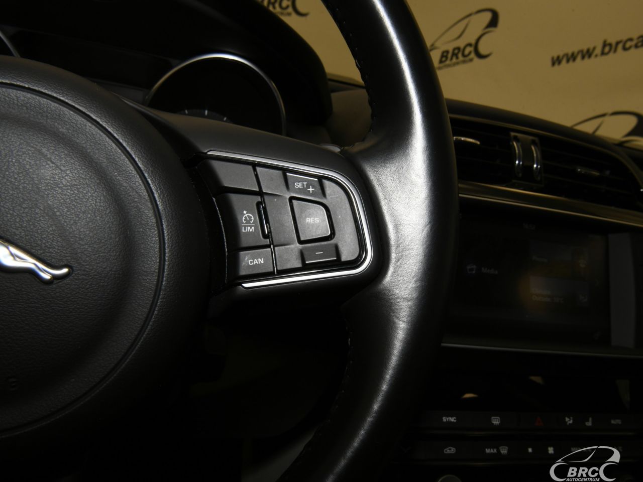 Jaguar XE | 27