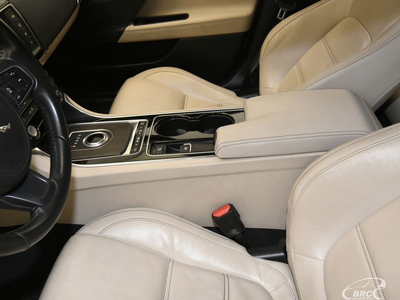 Jaguar XE | 22