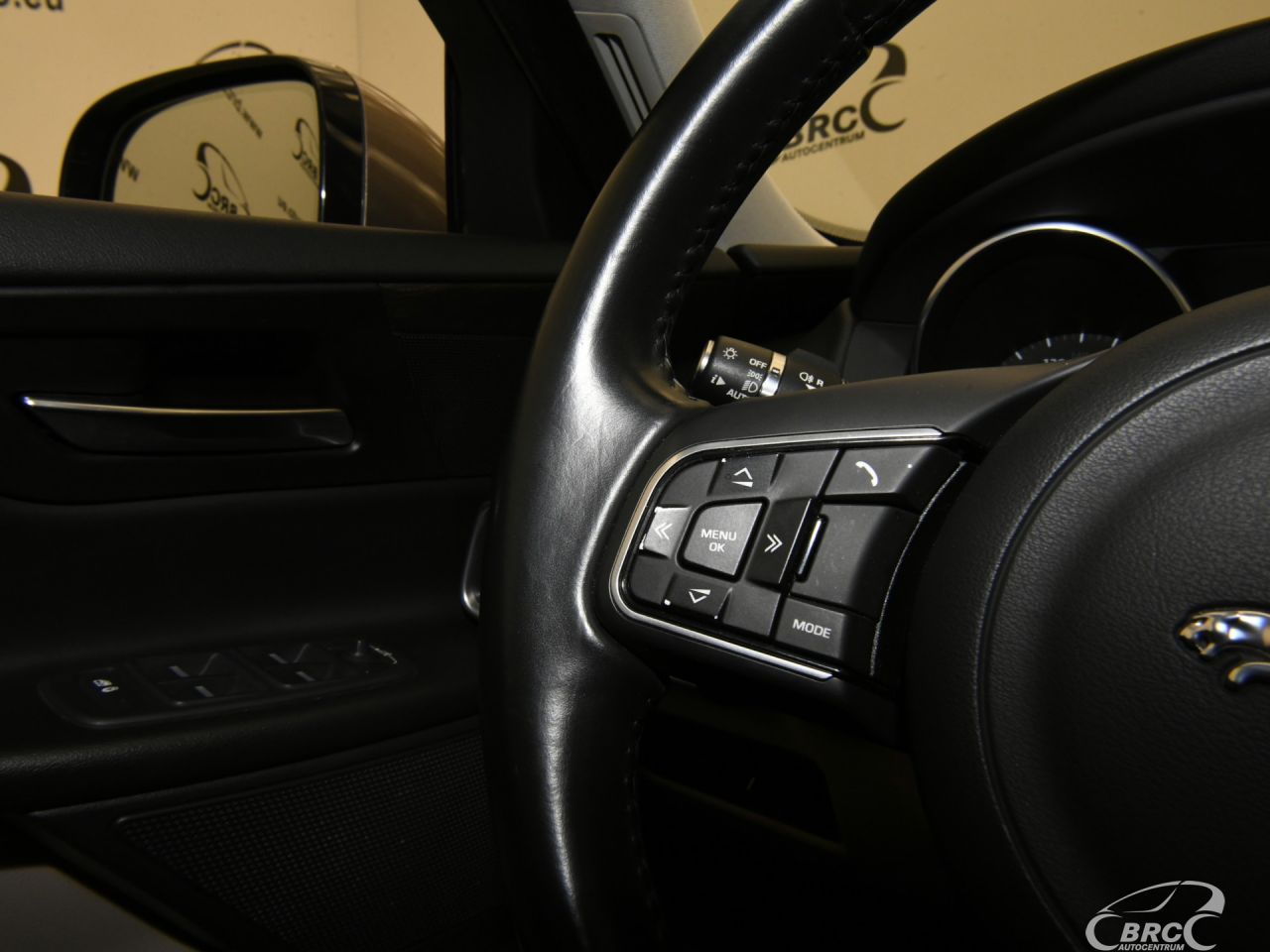 Jaguar XE | 28