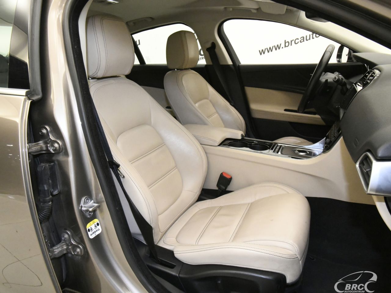 Jaguar XE | 6