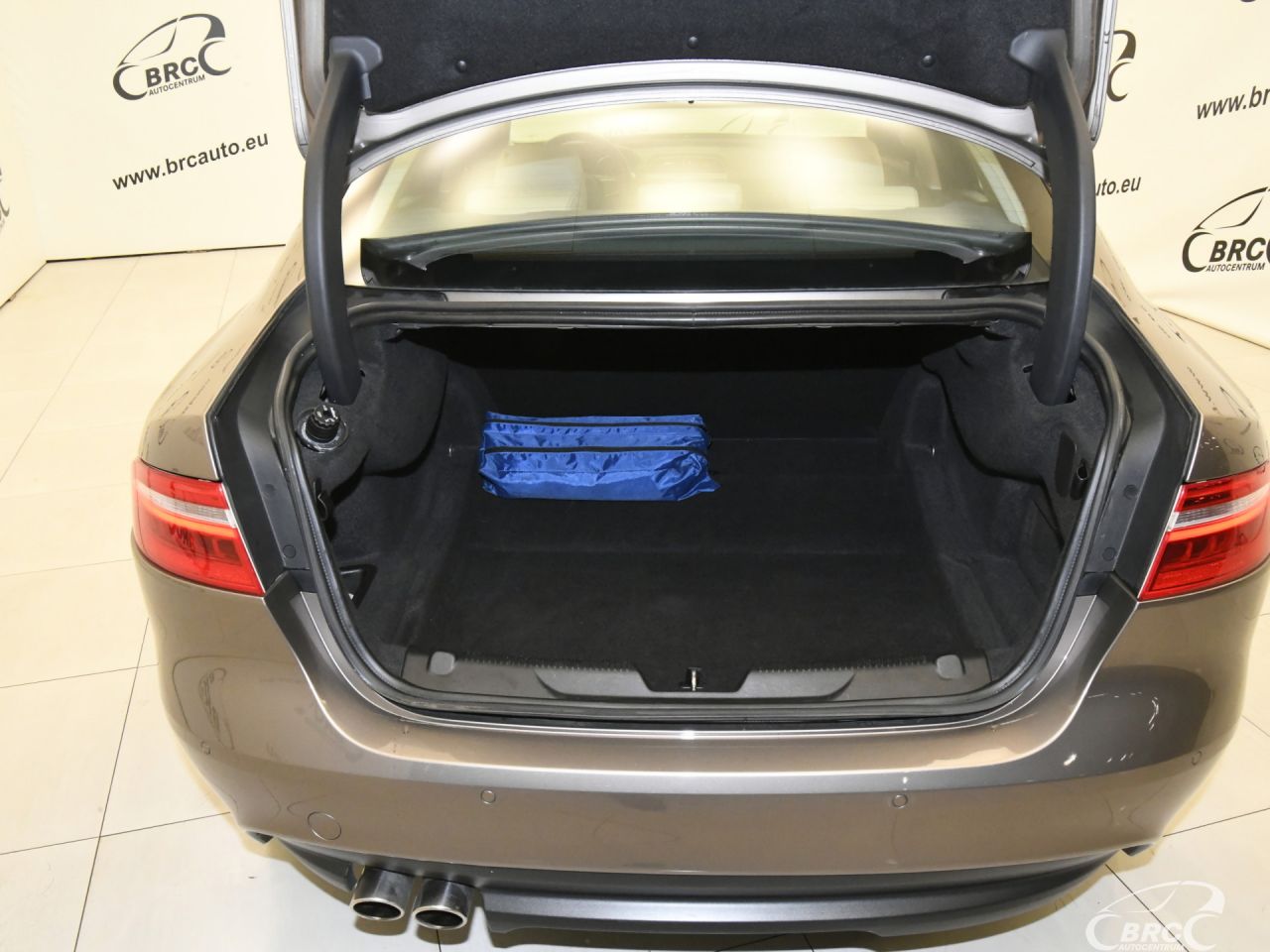 Jaguar XE | 37