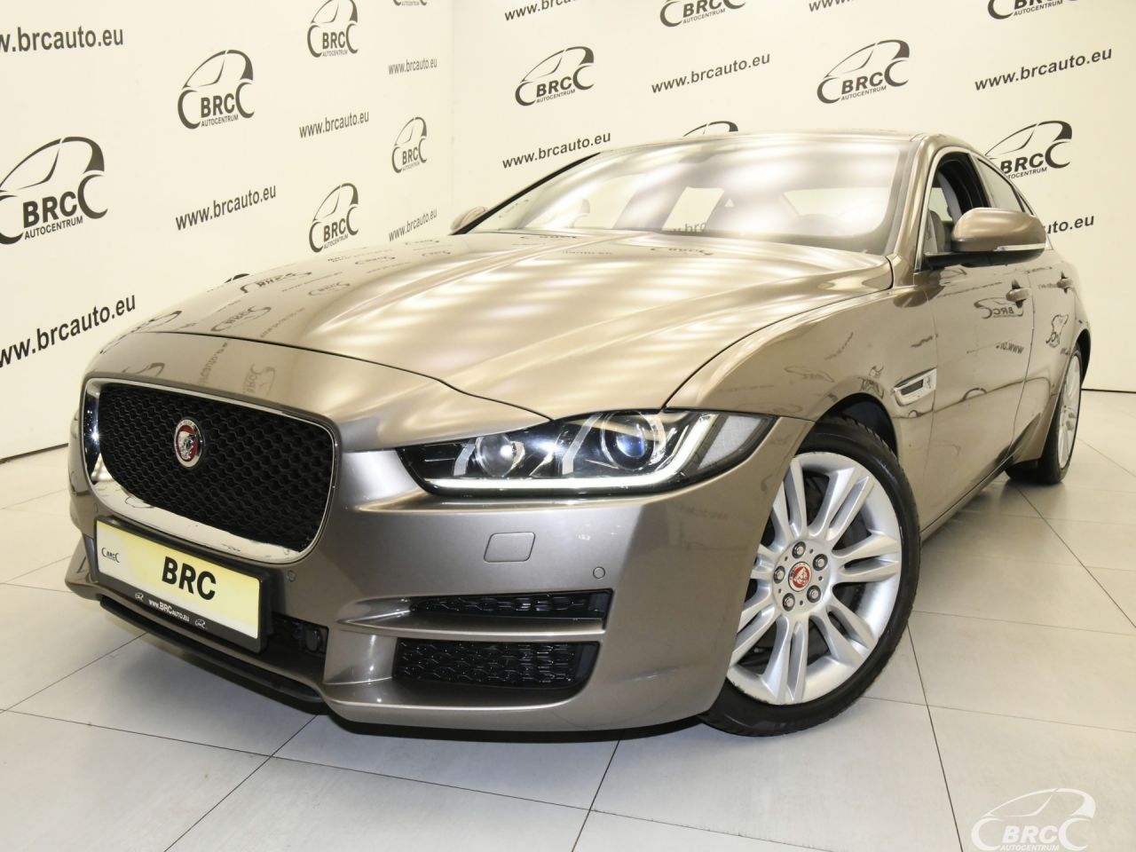 Jaguar XE | 38