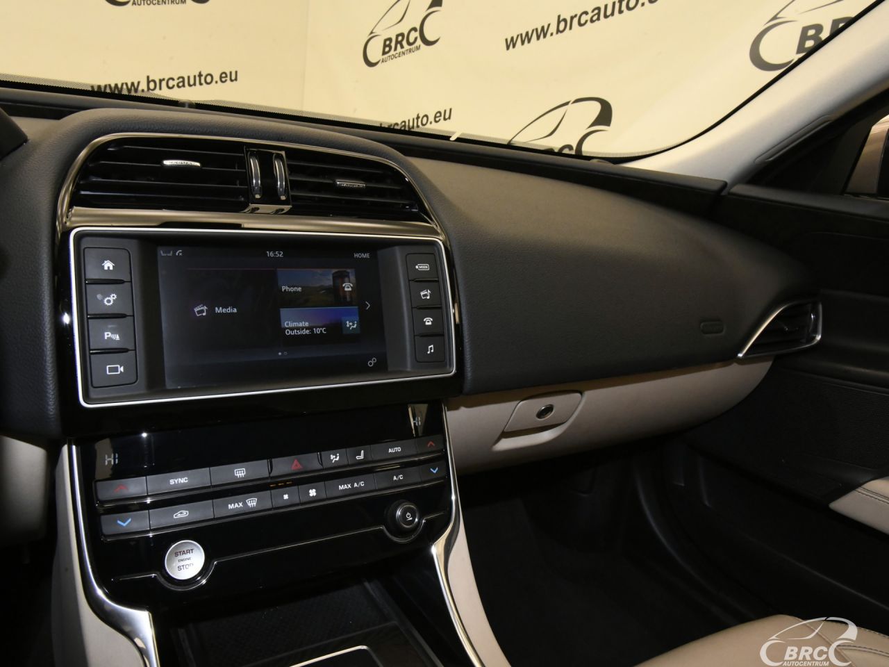 Jaguar XE | 25