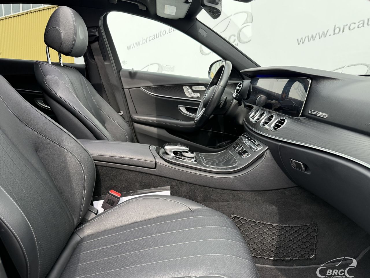 Mercedes-Benz E350 | 9