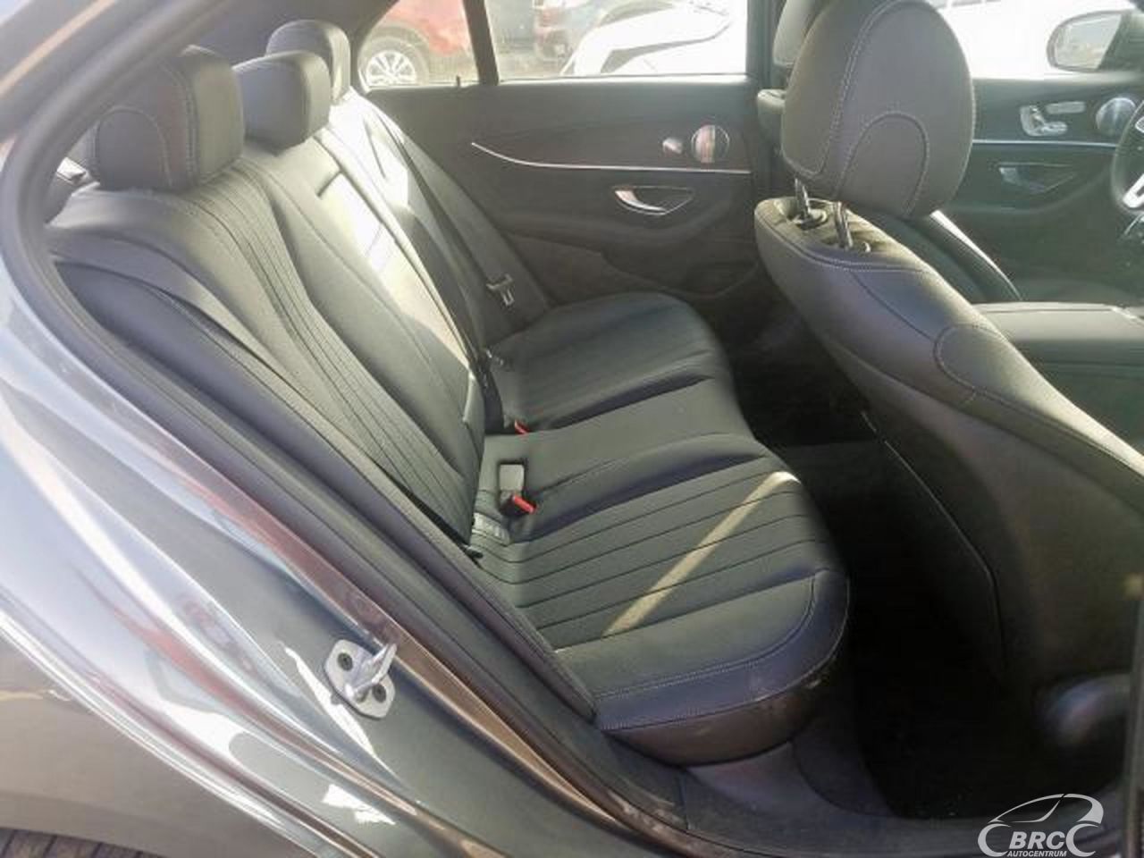 Mercedes-Benz E350 | 48
