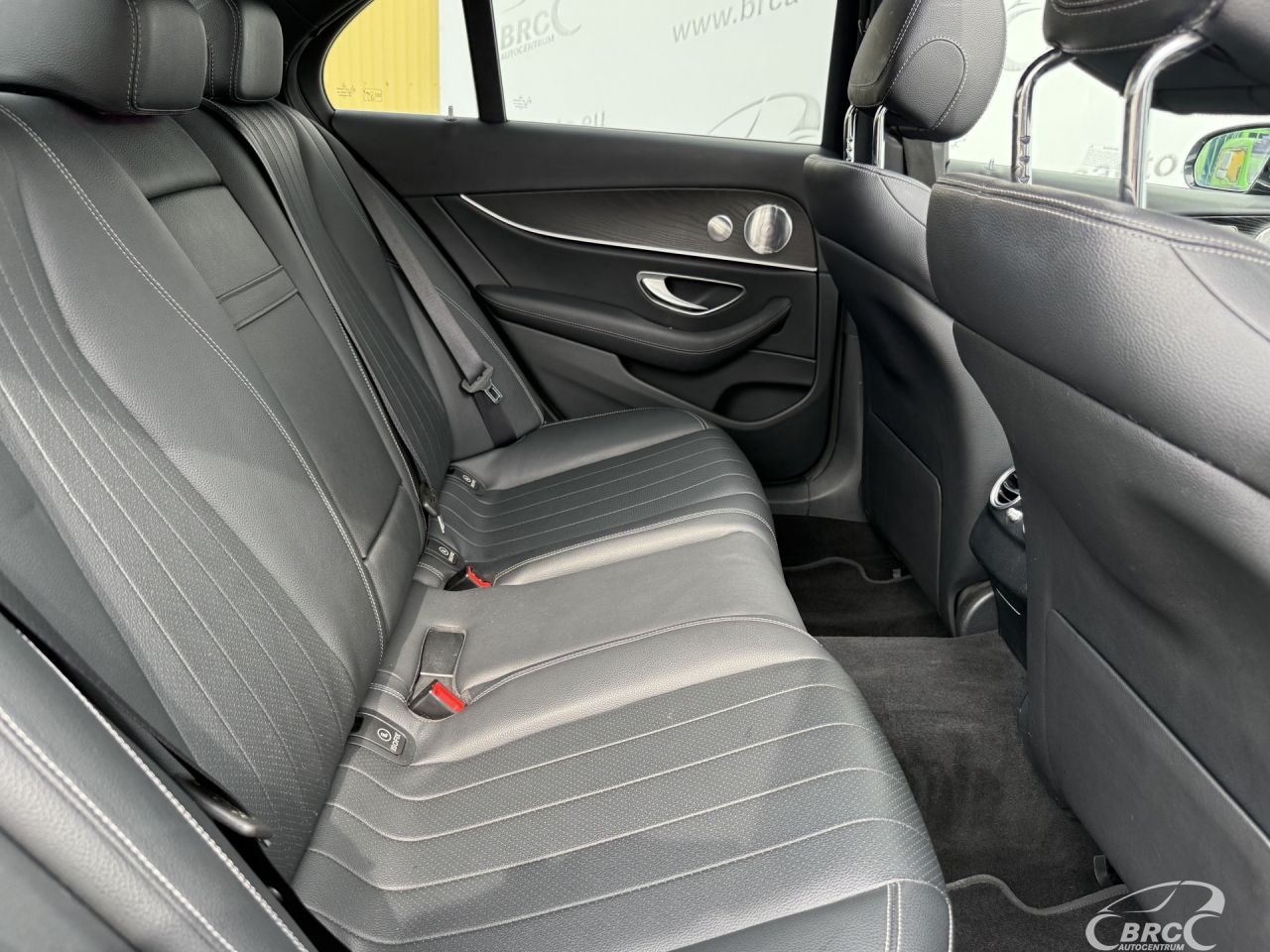 Mercedes-Benz E350 | 12