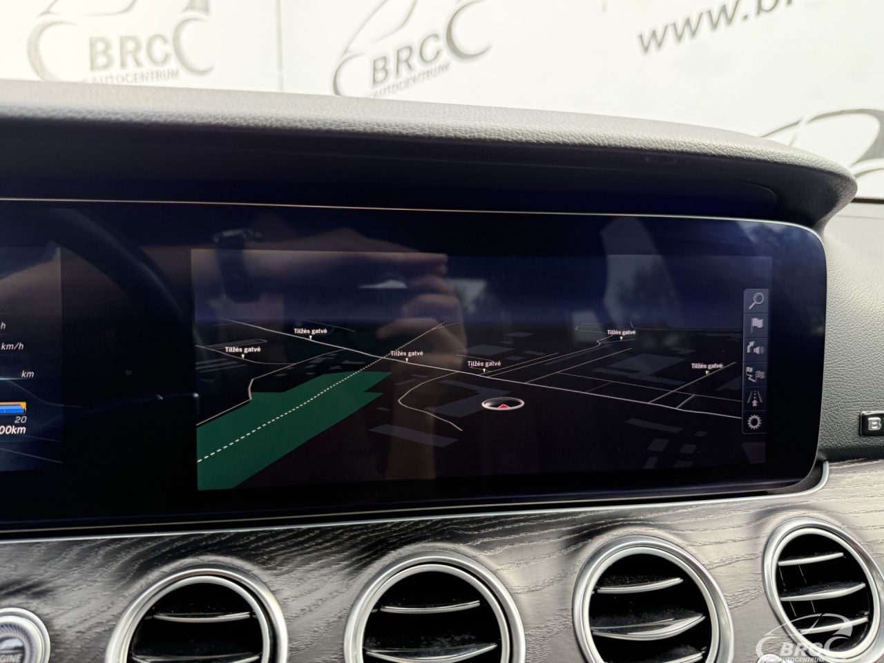 Mercedes-Benz E350 | 33