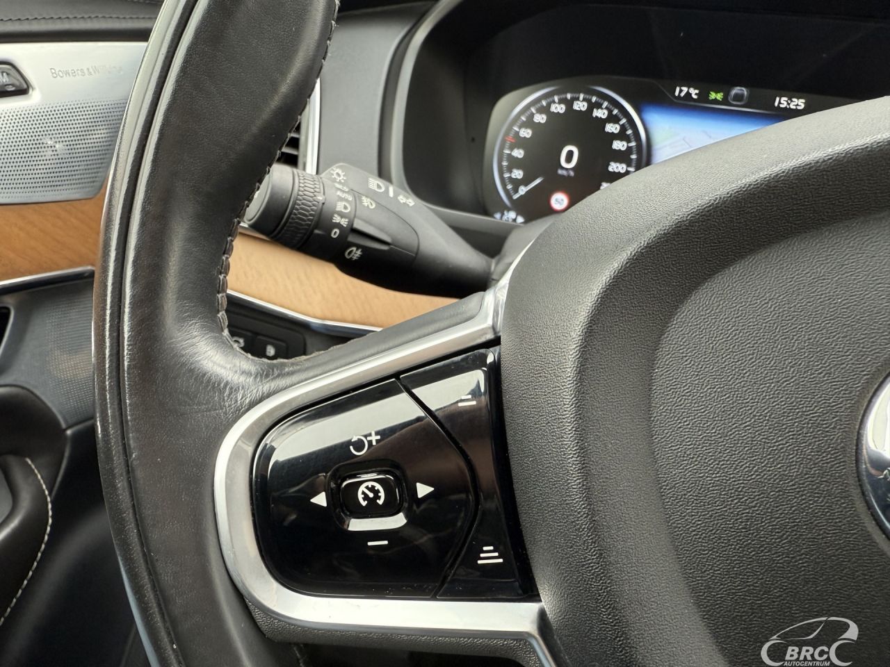Volvo XC90 | 38