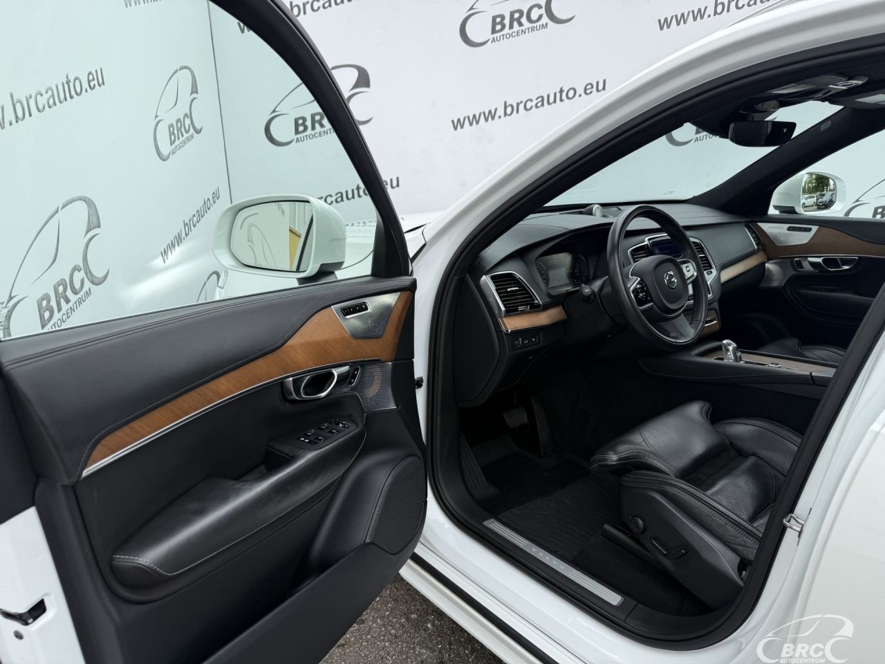 Volvo XC90 | 29
