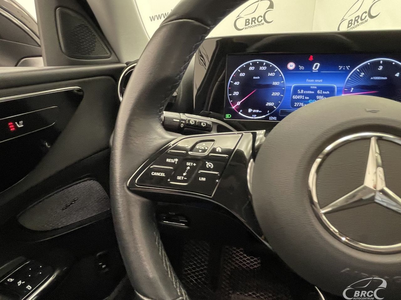 Mercedes-Benz C200 | 28
