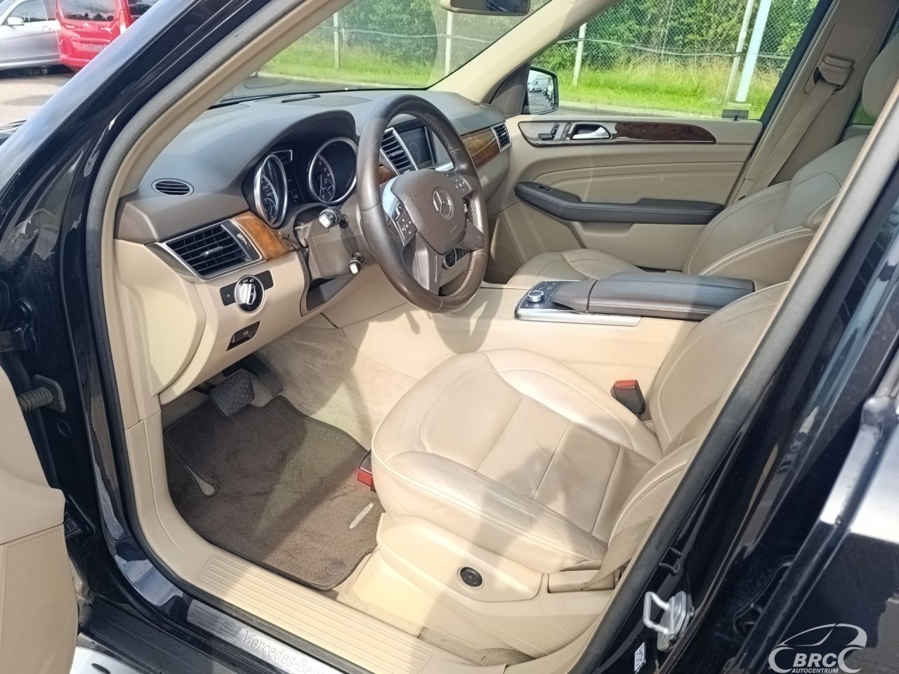 Mercedes-Benz ML350 | 13