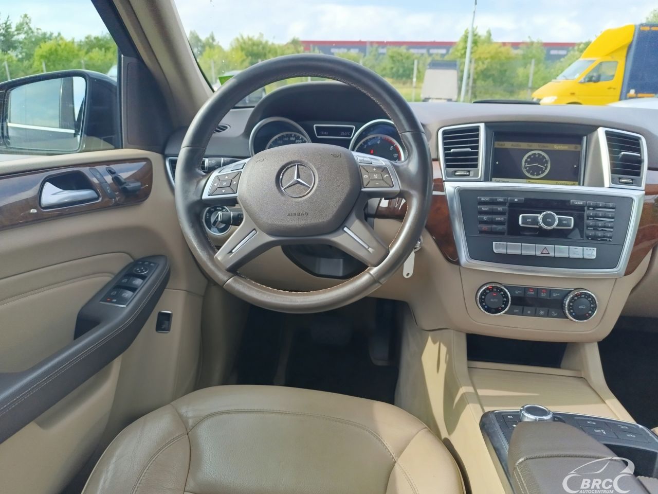 Mercedes-Benz ML350 | 11