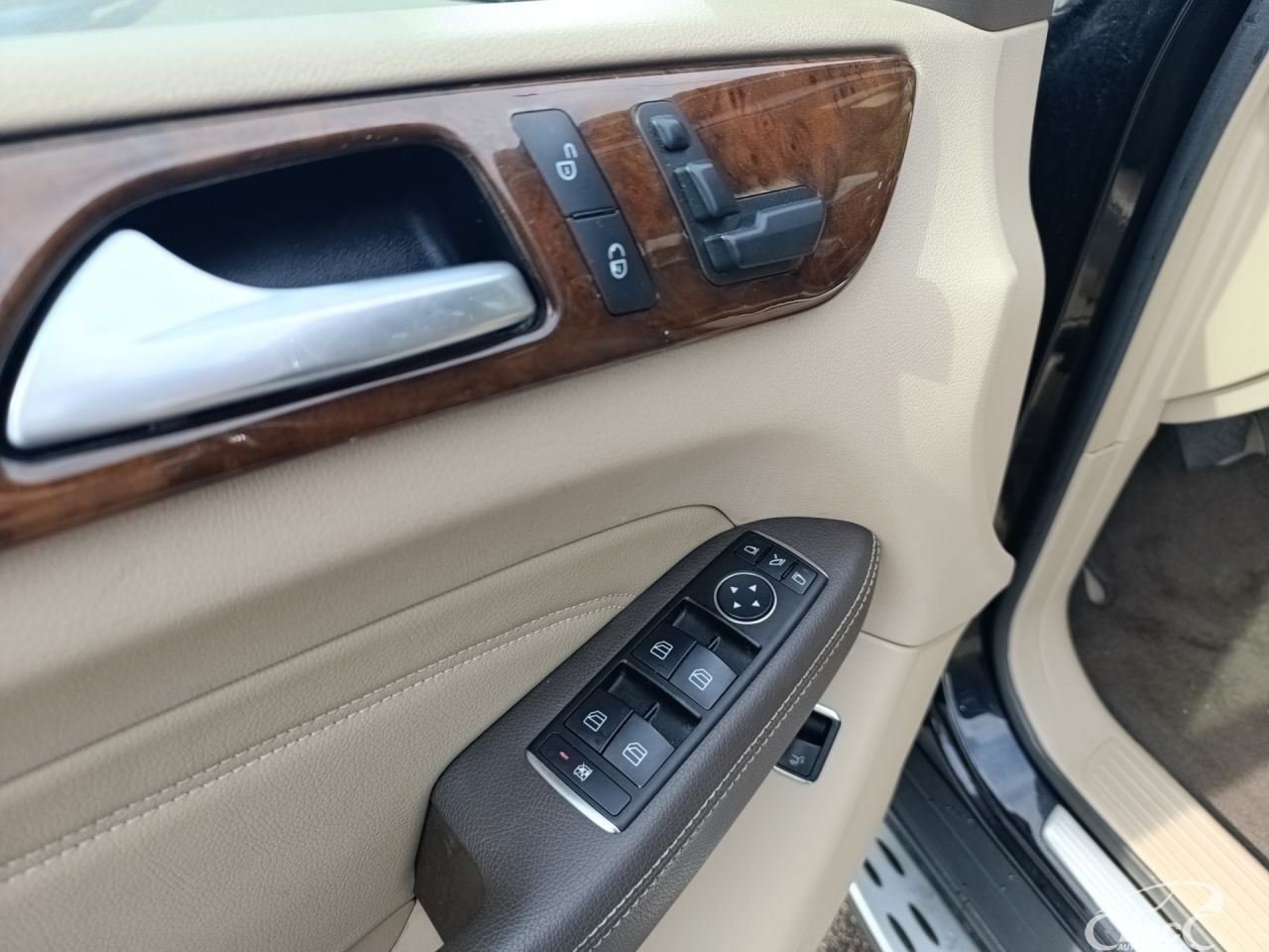 Mercedes-Benz ML350 | 12