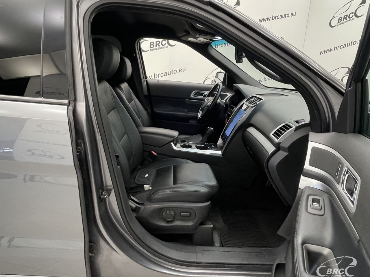 Ford Explorer | 3