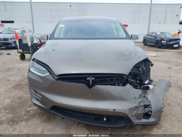 Tesla Model X | 10