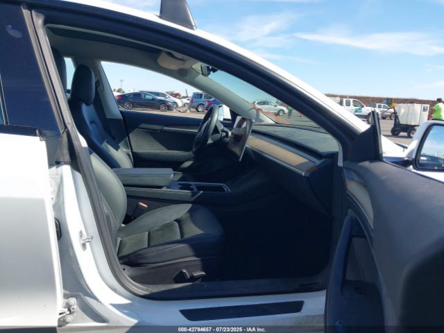 Tesla Model 3 | 4