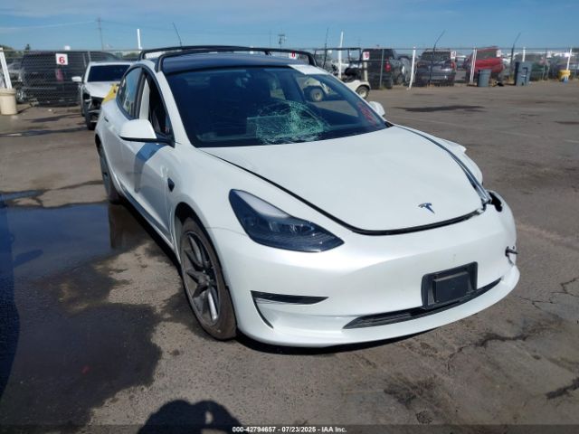 Tesla Model 3, Седан