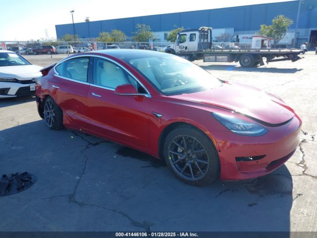Tesla Model 3, Седан